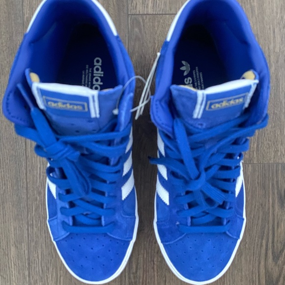 SNEAKERS - Picture 2 of 3